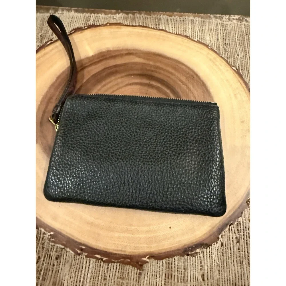 Coach corner zip